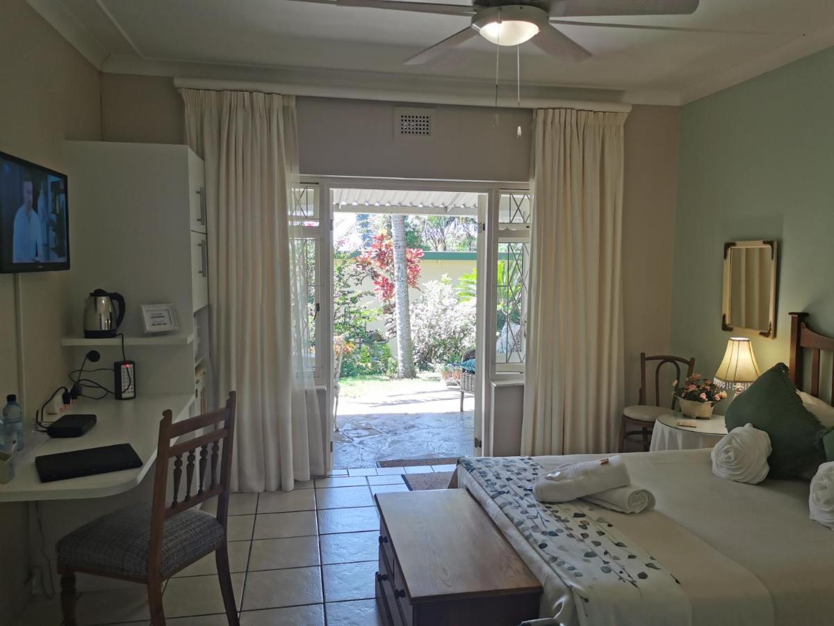 Hotel Eight Palms à Port Edward Extérieur photo