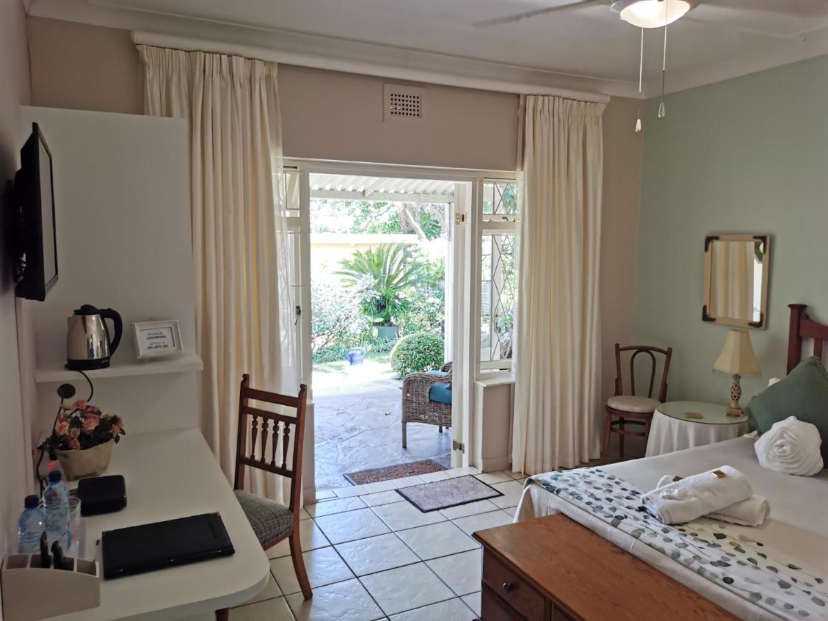 Hotel Eight Palms à Port Edward Extérieur photo