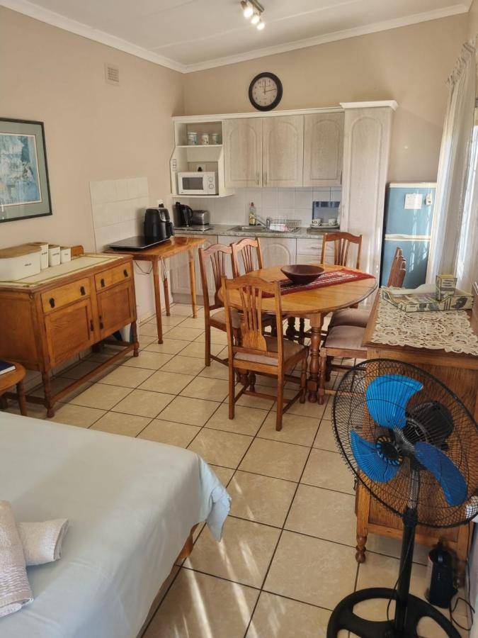 Hotel Eight Palms à Port Edward Extérieur photo